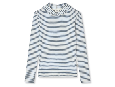 Mads Nørgaard Tally bluse hvid og blåstribet forside med hætte