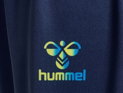 Hummel sportssæt i mørkeblå med hummel logo i lime