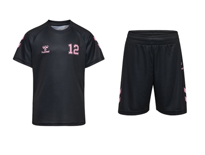 Hummel sportssæt i sort med rosa detaljer set forfra