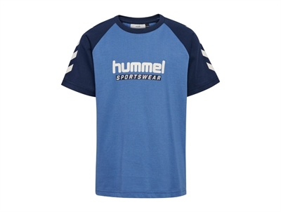 Hummel t-shirt i blå med sportswear logo foran