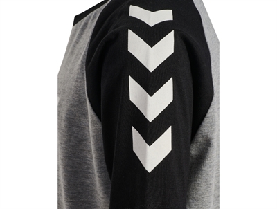 Hummel t-shirt i grå med hummel vinkler på ærmet