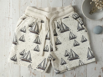 En Fant cement sailboat sweatshorts