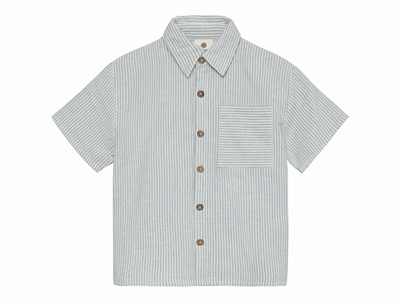 En Fant stribet kortærmet skjorte i citadel blå i musselin
