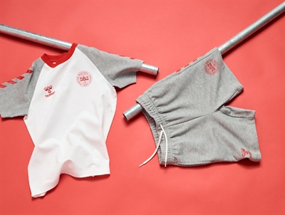 hummel shorts graa sammen med dbu t shirt
