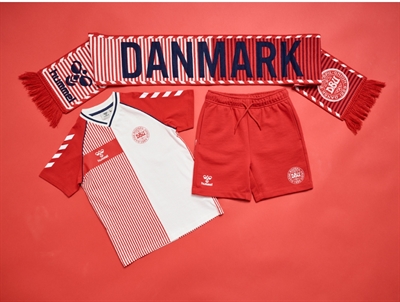 hummel shorts roed sammen med dbu t shirt
