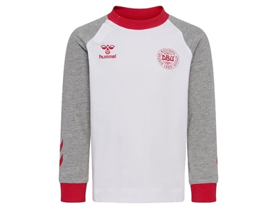 hummel bluse hvid med DBU logo og graa aermer