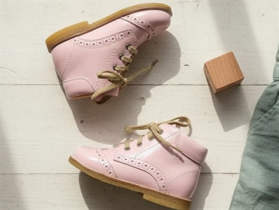 Angulus begyndersko rosa lak med snørebånd