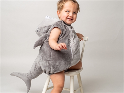 That\'s Mine Hank shark suit silver grey på barn siddende