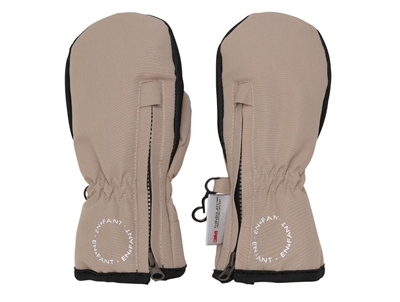 En Fant luffer fungi med lynlås og sort greb