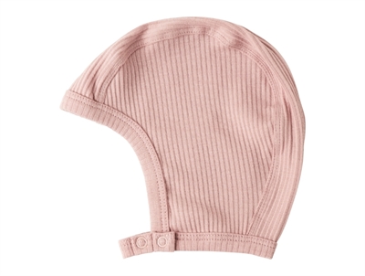 MarMar Copenhagen babyhjelm faded rose i rib med trykknap set fra siden