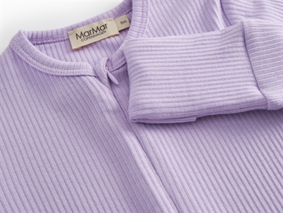 Detalje af lynlås på MarMar Copenhagen romper i lilac