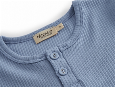 MarMar t-shirt i blue iris med knapper