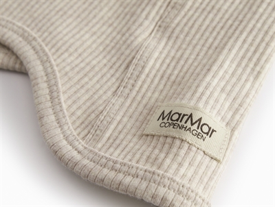 MarMar elefanthue i lys beige nuance med logomærke