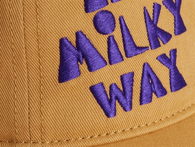 Mini Rodini kasket i beige med broderet milky way tekst