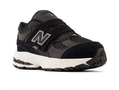 New Balance 2002 børnesneaker i sort med velcrolukning