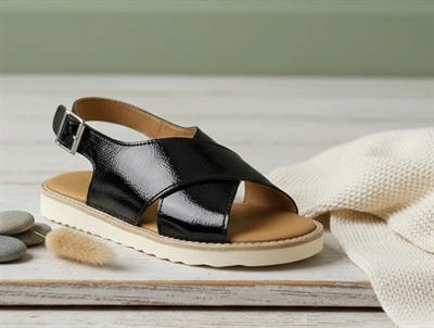 Angulus sort lak sandal med spænde