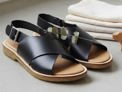 Angulus sort sandal med spænde