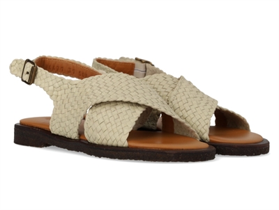 Angulus håndflettet krydssandal i lys beige læder med spænde og åben tå