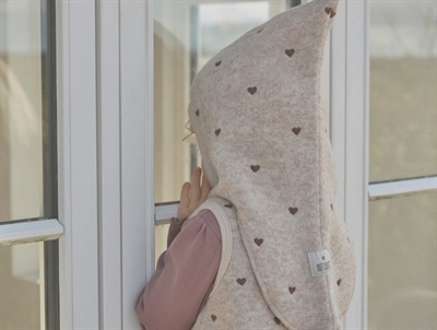 Huttelihut elefanthue sand melange med hjertebroderi brugt af barn