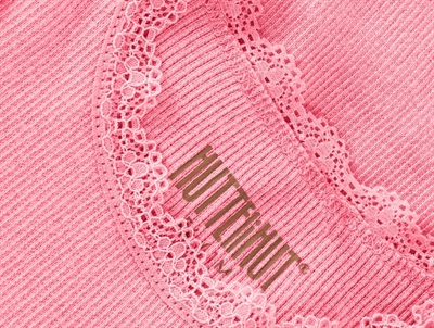 Huttelihut body plumeria blondekant detalje