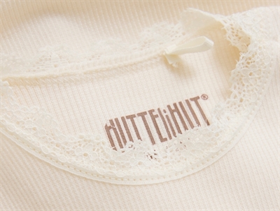 Huttelihut body antique white blondekant detalje