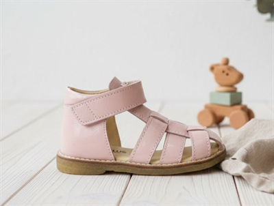 Angulus rosa sandal