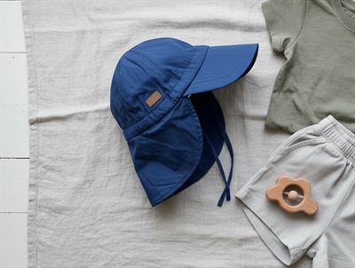 Melton solhat marine med UV30 og nakkeskygge