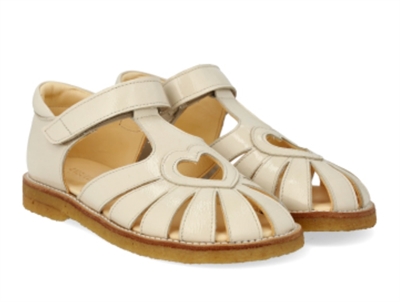 Angulus hjertesandal i lys beige laklæder med velcro og lukket tå