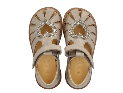 Angulus hjertesandal i sand laklæder med glitterhjerte og velcro