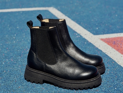 Angulus Chelsea støvle i sort skind med chunky sål 6148