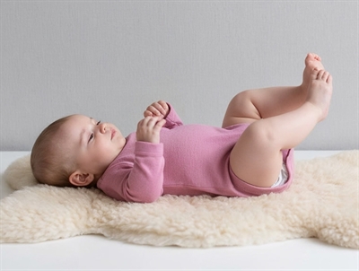 Joha uldbody i pink med lange ærmer