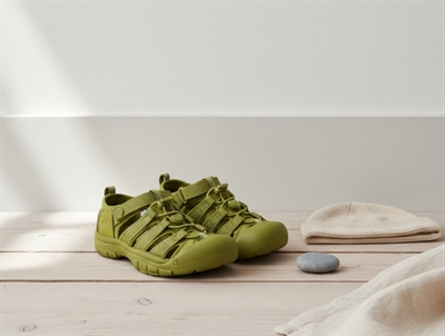 Keen Newport H2 sandal i grøn med lukket tå og velcro