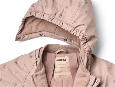 Wheat flyverdragt i rosa nuance med blomsterprint og fleecefoer detalje