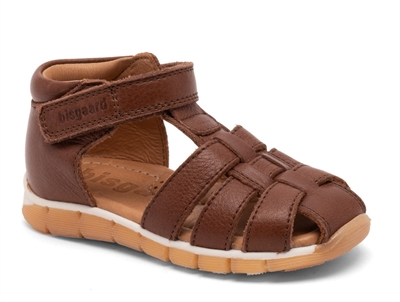 Bisgaard Billie sandal brandy med lukket tå og velcro