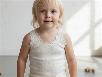 Joha undertrøje merinould/silke hvid med blonde og hulmønster