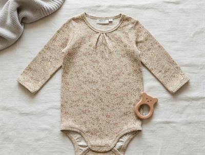 Wheat body barely beige small flowers