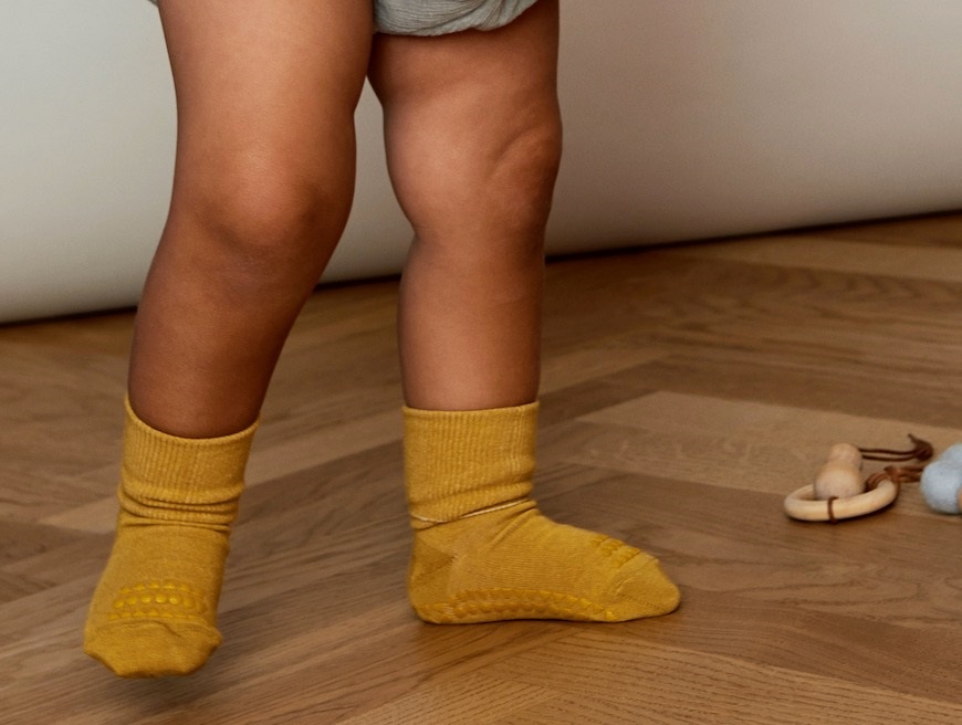 GoBabyGo mustard strømper til baby | strømper | 69,90.-