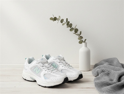 New Balance 530 sneaker hvid med elastiksnøre og mesh lifestyle