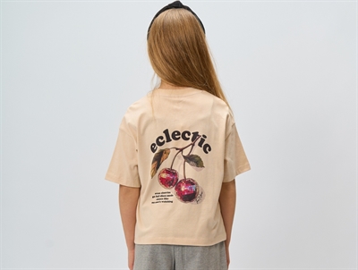 THE NEW oversized t-shirt gardenia med kirsebærprint bagpå