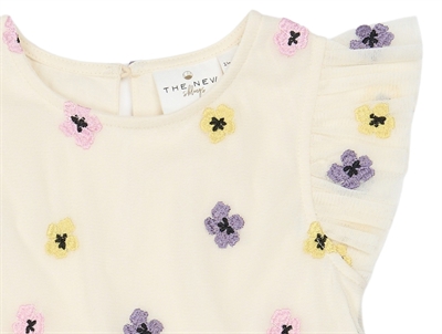 Nærbillede af THE NEW Siblings kjole gardenia med blomsterbroderi