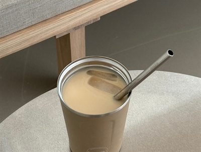 AYA&IDA lige rustfrit stål sugerør i kop med iskaffe