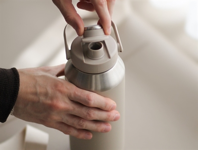 AYA&IDA sports drikkeflaske cream beige 950 ml