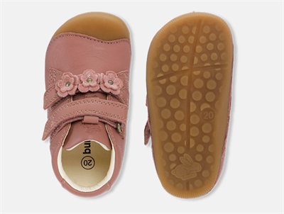 Bundgaard Petit Flower prewalker blush set oppefra og under sålen  