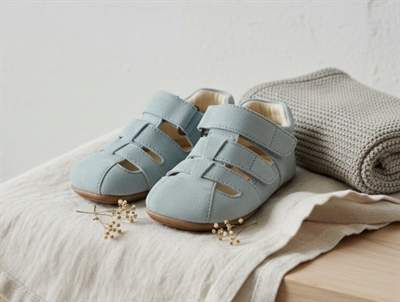 Bundgaard Tobias prewalker sandal sky med velcro og lukket tå  