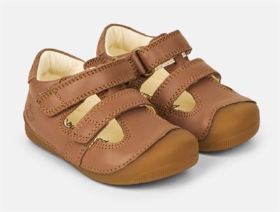 Bundgaard Petit Summer sandal cognac med velcro og lukket tå  