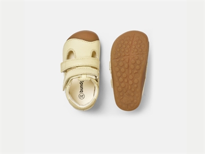 Bundgaard Petit Summer sandal banana med velcro og lukket tå  