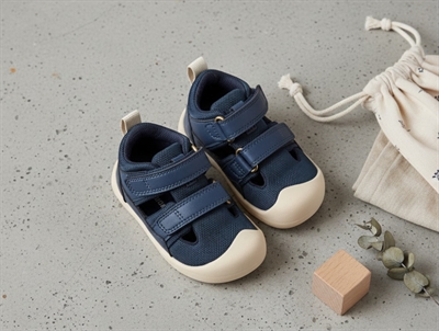 Bundgaard Suki sandal navy med velcro og lukket tå  