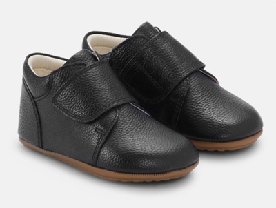 Bundgaard Tannu hjemmesko black set skråt forfra