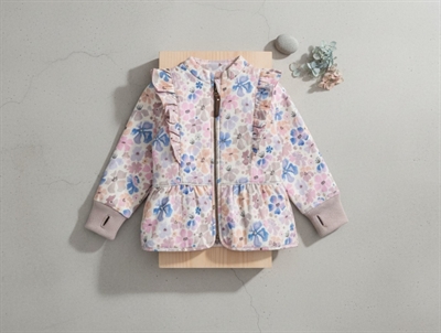 En Fant termosæt cloud gray med blomsterprint og flæser