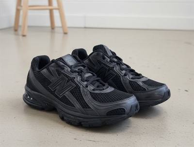 New Balance 740 sneakers black cement